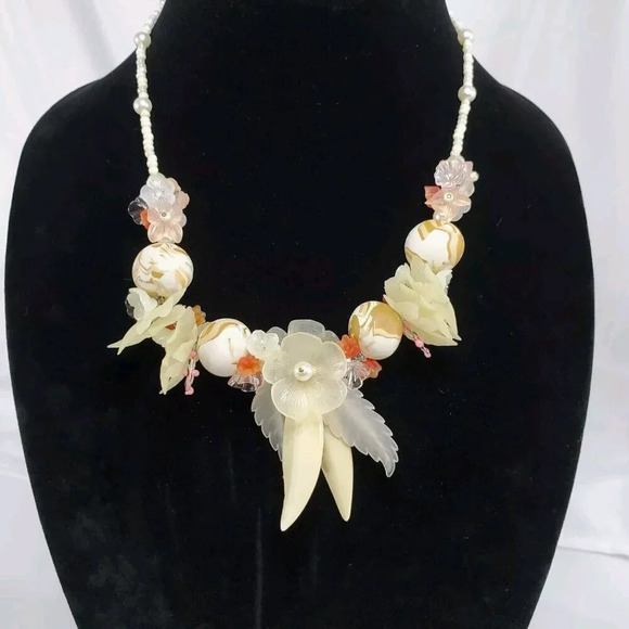 VTG Lucite Necklace Earrings Lucite Flower Leaf Pastel Beads Bridal Wedding - Picture 7 of 16